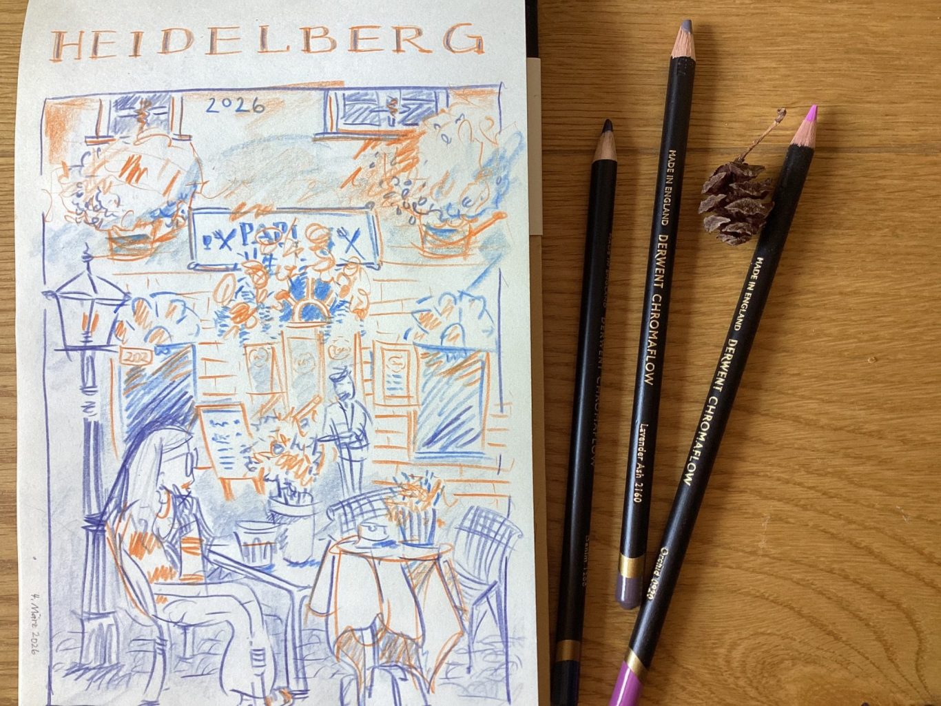 Aquarelllandschaft mit farbenfrohen Feldern und einem weiten Himmel.